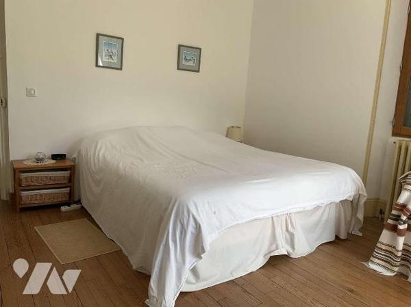 A VENDRE : Charmante maison entièrement rénovée, située à 9 kilomètres au sud de GOURDON (Lot -...