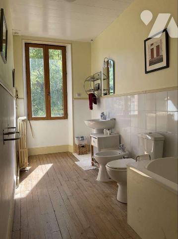 A VENDRE : Charmante maison entièrement rénovée, située à 9 kilomètres au sud de GOURDON (Lot -...