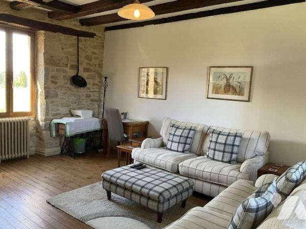 A VENDRE : Charmante maison entièrement rénovée, située à 9 kilomètres au sud de GOURDON (Lot -...