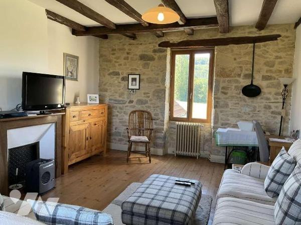 A VENDRE : Charmante maison entièrement rénovée, située à 9 kilomètres au sud de GOURDON (Lot -...