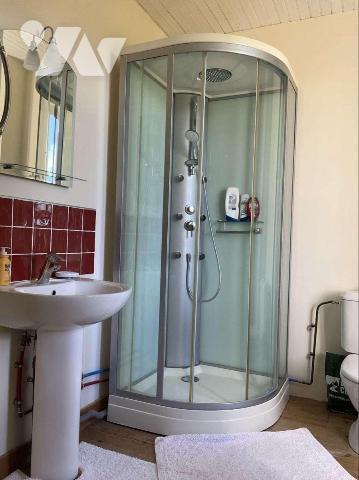 A VENDRE : Charmante maison entièrement rénovée, située à 9 kilomètres au sud de GOURDON (Lot -...