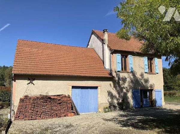 A VENDRE : Charmante maison entièrement rénovée, située à 9 kilomètres au sud de GOURDON (Lot -...