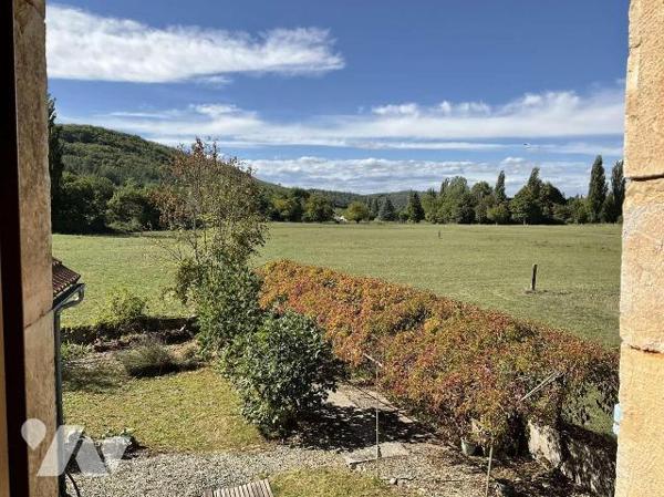 A VENDRE : Charmante maison entièrement rénovée, située à 9 kilomètres au sud de GOURDON (Lot -...
