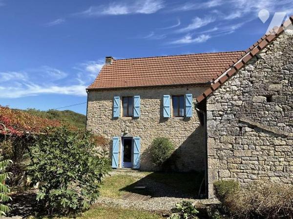 A VENDRE : Charmante maison entièrement rénovée, située à 9 kilomètres au sud de GOURDON (Lot -...