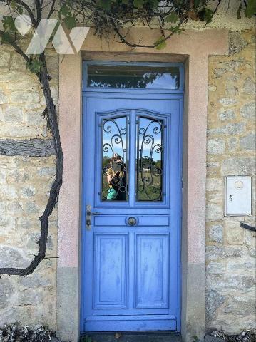 A VENDRE : Charmante maison entièrement rénovée, située à 9 kilomètres au sud de GOURDON (Lot -...