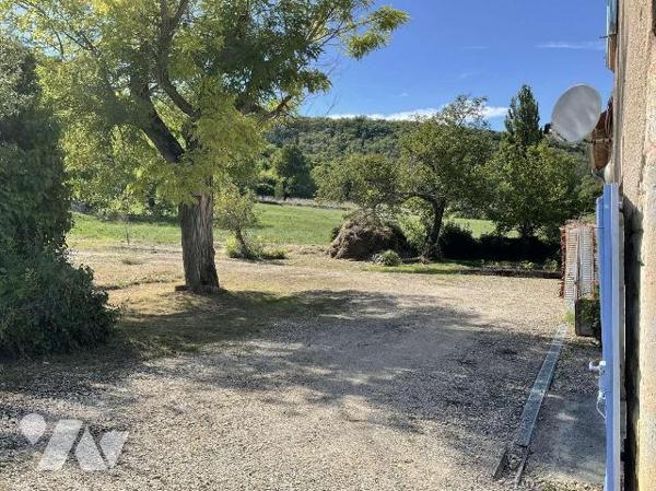 A VENDRE : Charmante maison entièrement rénovée, située à 9 kilomètres au sud de GOURDON (Lot -...