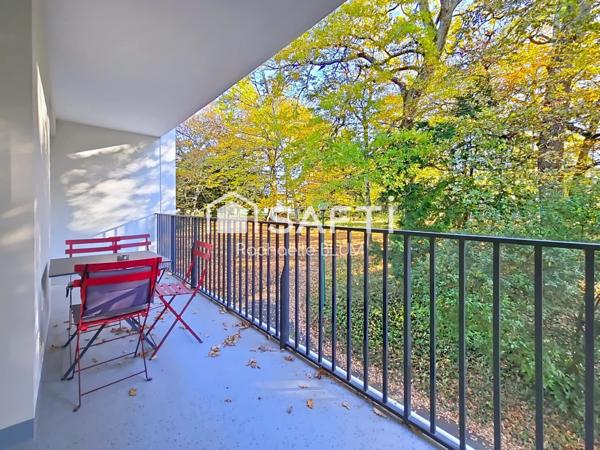 Appartement traversant au sein d'un parc.