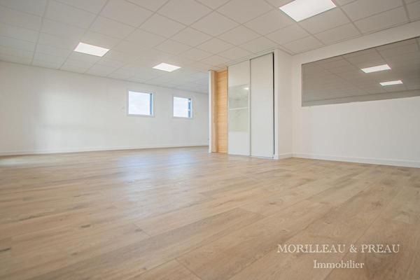 SAINT MARS DE COUTAIS - LOCAL D'ACTIVITES  / BUREAUX / ENTREPÔT (364 m²)