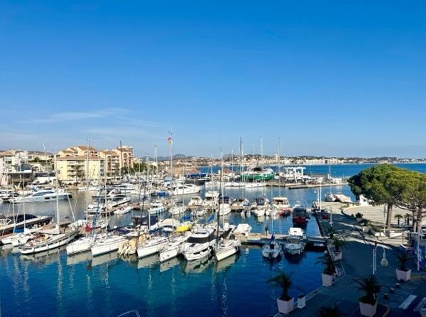Port Fréjus- t3 vue port et mer avec parking