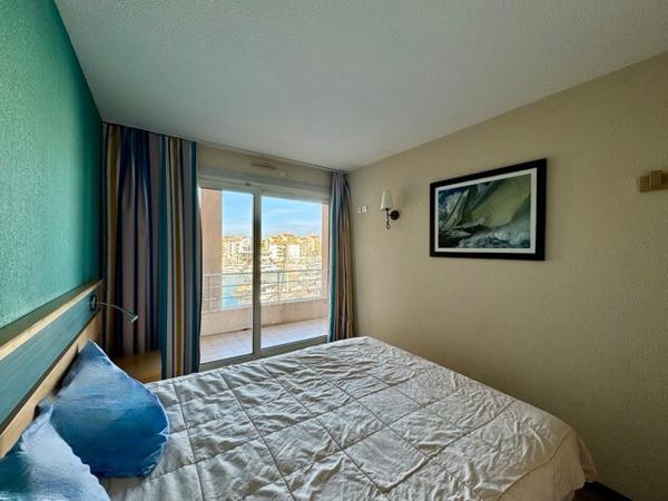 Port Fréjus- t3 vue port et mer avec parking