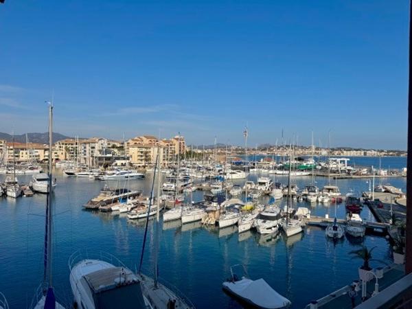 Port Fréjus- t3 vue port et mer avec parking