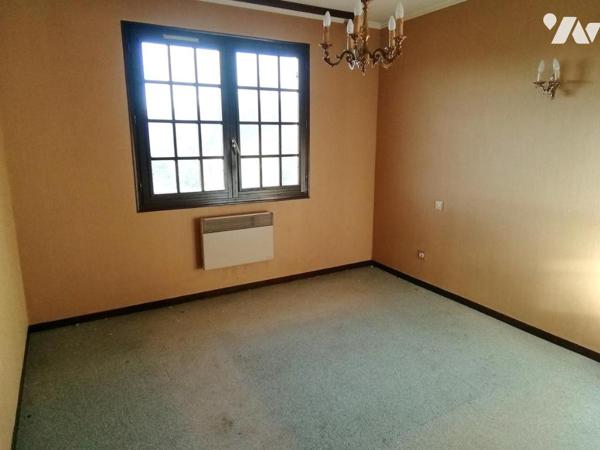 SAINT-VIT MAISON SUR SOUS-SOL