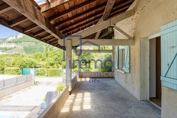 Maison 6 pièces                                        - 38340 Voreppe Réf : 21572-IMMODEFRANCE69