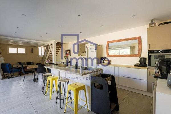 Maison 6 pièces                                        - 38340 Voreppe Réf : 21572-IMMODEFRANCE69