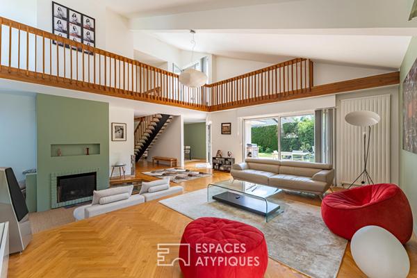Maison d’architecte 70’s aux lignes graphiques à Jouy-en-Josas