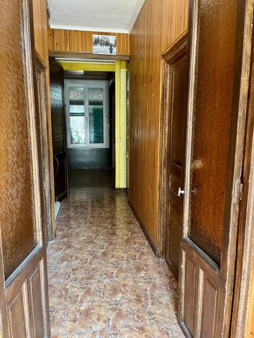 Proche berge de l'Aude et Cité: Ensemble immobilier avec cours à rénover