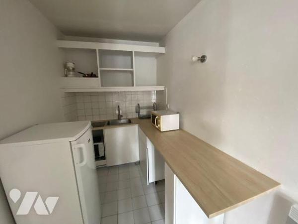 A VENDRE, Gironde, BORDEAUX, quartier Hôpital St André, dans un petit immeuble pierre, appartem...