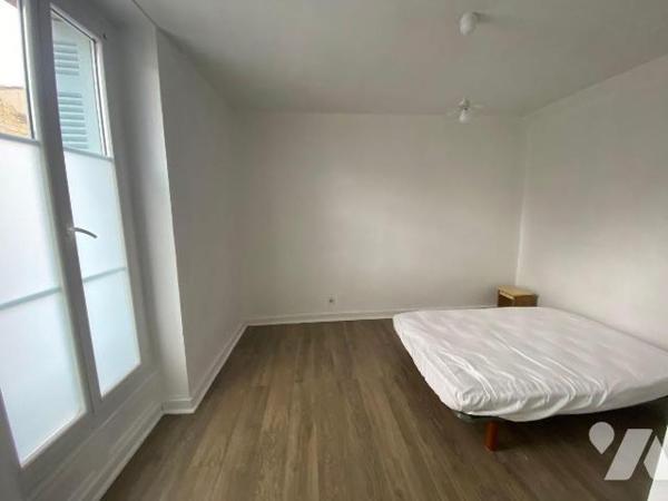A VENDRE, Gironde, BORDEAUX, quartier Hôpital St André, dans un petit immeuble pierre, appartem...