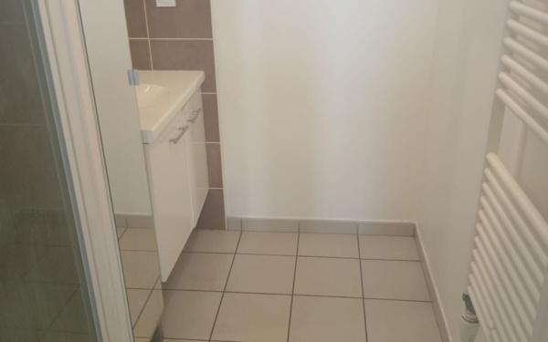 Appartement à louer    2 pièces •  Vénissieux