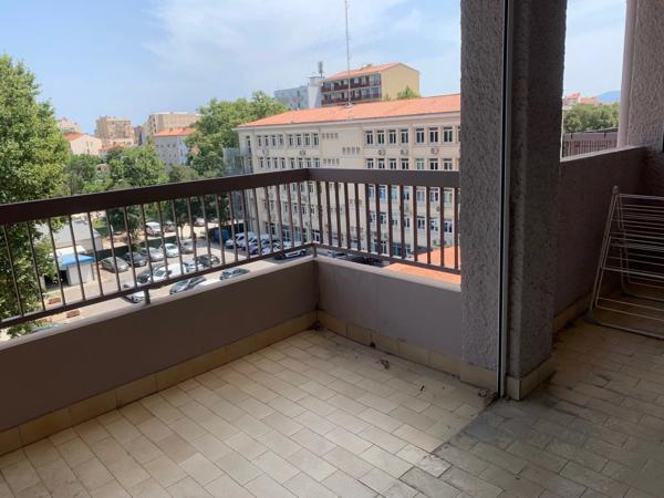 Location                                                      Appartement
                        
                     2 pièces                      40 m2                     à Perpignan