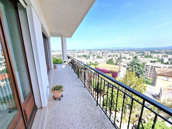 Villa 8 pièce(s) 5 chambre(s) 152 m²