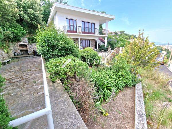 Villa 8 pièce(s) 5 chambre(s) 152 m²