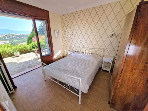 Villa 8 pièce(s) 5 chambre(s) 152 m²