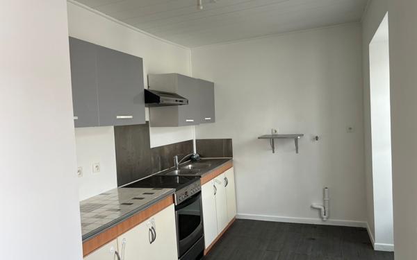 Immeuble à vendre    3 pièces • 86 m2 Saint-Jean-d'Angély