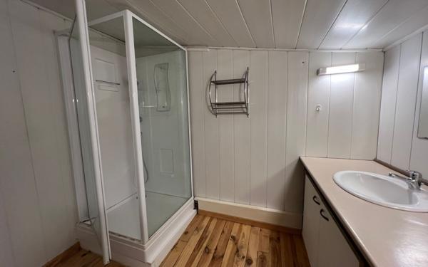 Immeuble à vendre    3 pièces • 86 m2 Saint-Jean-d'Angély