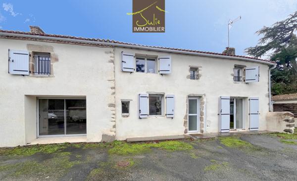 Charmante Longère entièrement restaurée avec goût sur 970m² de terrain clos !