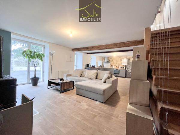 Charmante Longère entièrement restaurée avec goût sur 970m² de terrain clos !