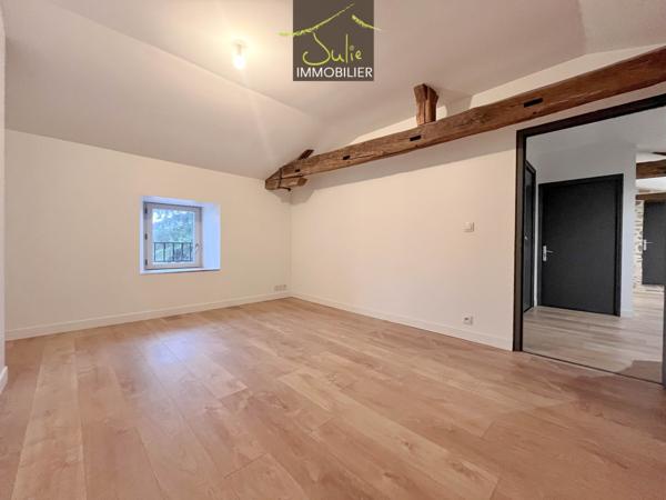 Charmante Longère entièrement restaurée avec goût sur 970m² de terrain clos !