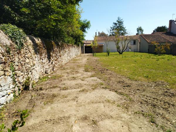 Charmante Longère entièrement restaurée avec goût sur 970m² de terrain clos !