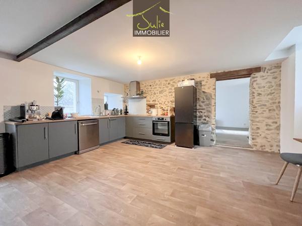 Charmante Longère entièrement restaurée avec goût sur 970m² de terrain clos !