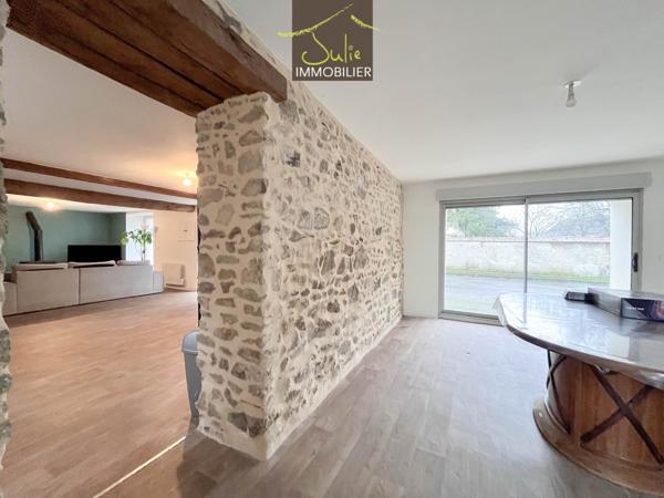 Charmante Longère entièrement restaurée avec goût sur 970m² de terrain clos !
