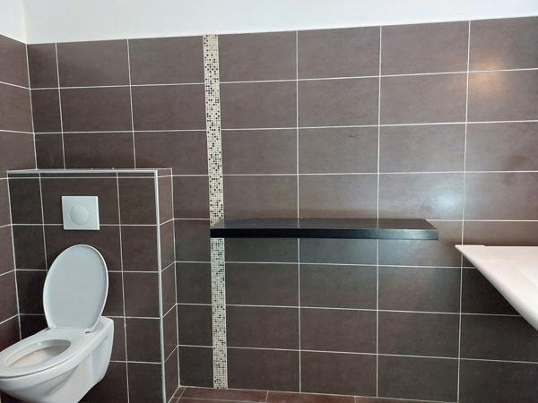 Commerce rénové, charme et caractère 105m² + cave voutée