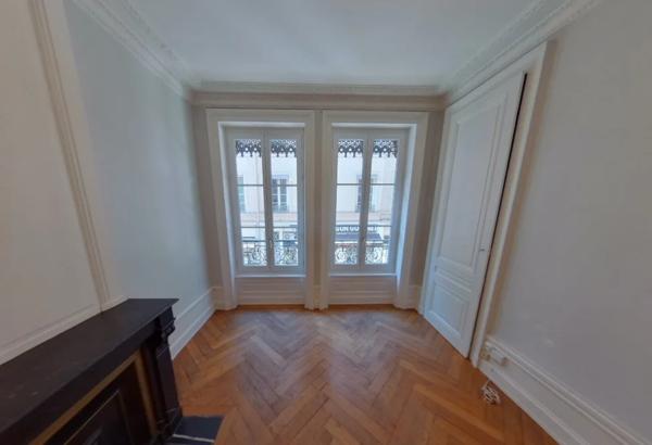 APPARTEMENT T2 A LOUER - LYON 7EME ARRONDISSEMENT Pasteur 62.95 m 2 898,71 € charges comprises par mois