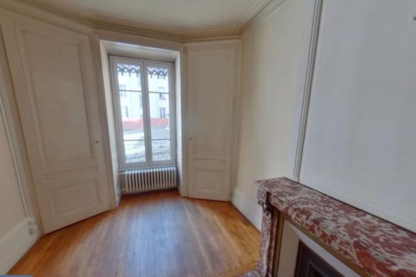 APPARTEMENT T2 A LOUER - LYON 7EME ARRONDISSEMENT Pasteur 62.95 m 2 898,71 € charges comprises par mois
