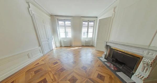 APPARTEMENT T7 A LOUER - LYON 2EME ARRONDISSEMENT Bellecour-a Gourjus 279.98 m 2 3 170 € charges comprises par mois