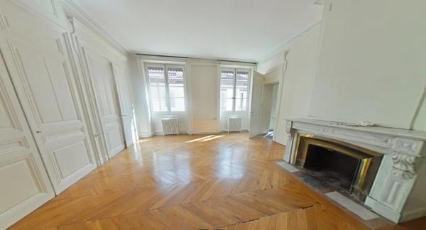 APPARTEMENT T7 A LOUER - LYON 2EME ARRONDISSEMENT Bellecour-a Gourjus 279.98 m 2 3 170 € charges comprises par mois