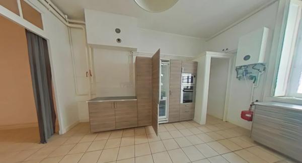 APPARTEMENT T7 A LOUER - LYON 2EME ARRONDISSEMENT Bellecour-a Gourjus 279.98 m 2 3 170 € charges comprises par mois