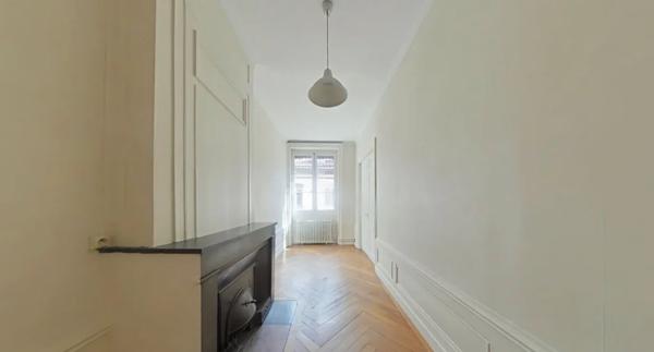 APPARTEMENT T7 A LOUER - LYON 2EME ARRONDISSEMENT Bellecour-a Gourjus 279.98 m 2 3 170 € charges comprises par mois