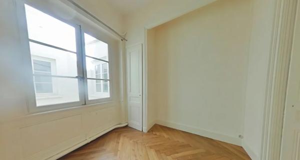 APPARTEMENT T7 A LOUER - LYON 2EME ARRONDISSEMENT Bellecour-a Gourjus 279.98 m 2 3 170 € charges comprises par mois