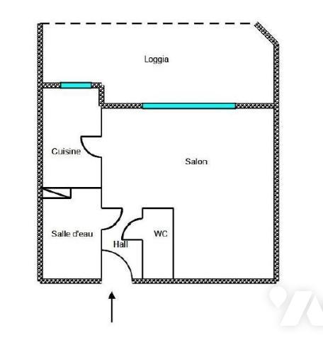 À vendre – Studio vendu loué, avec terrasse, grand jardin et cave.