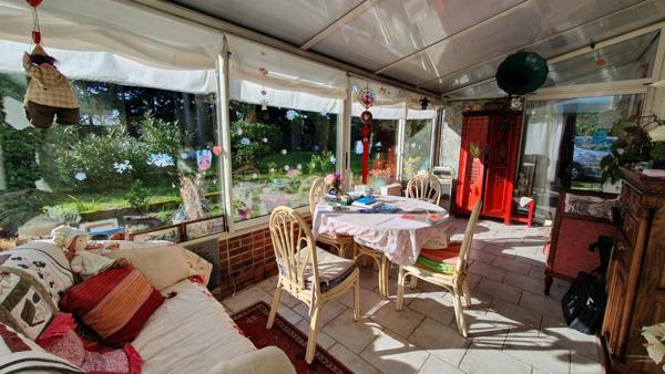 Charmante maison en pierre et brique, beau terrain avec un puit, garage