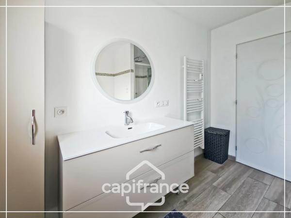 Maison contemporaine 2019 Plain-pied Espace professionnel indépendant Terrain avec CU