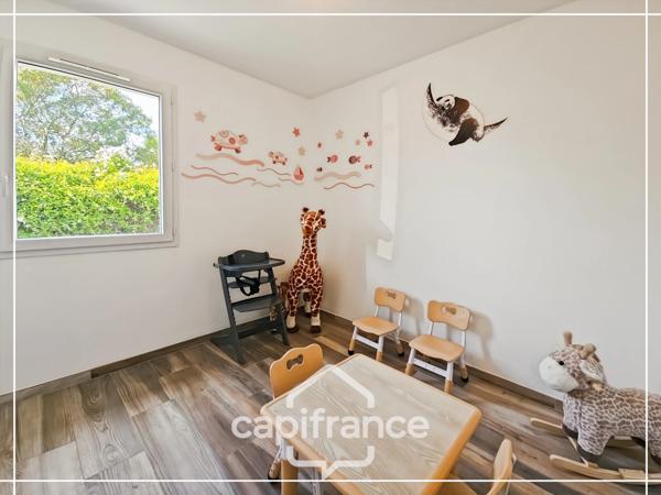 Maison contemporaine 2019 Plain-pied Espace professionnel indépendant Terrain avec CU