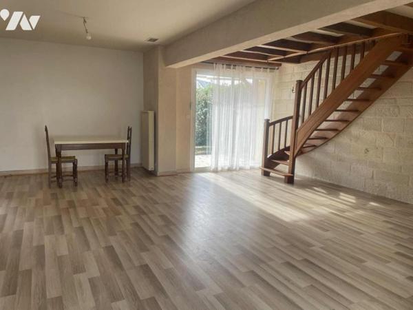 Pavillon Saint Hilaire Saint Florent avec sous-sol total, vie de plain pied et jardin clos.