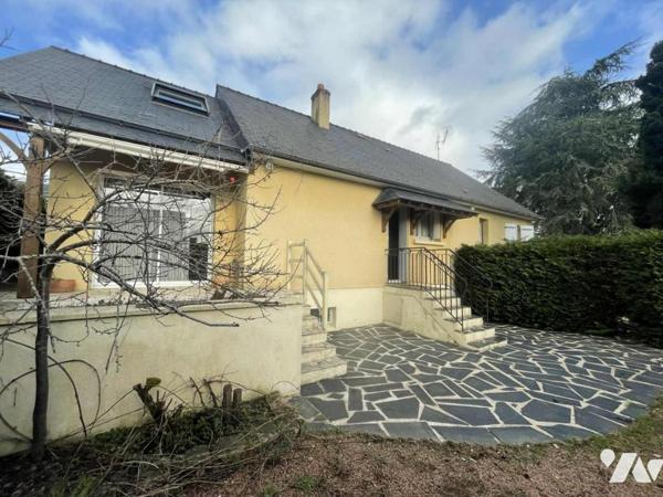 Pavillon Saint Hilaire Saint Florent avec sous-sol total, vie de plain pied et jardin clos.