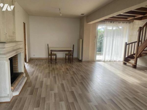 Pavillon Saint Hilaire Saint Florent avec sous-sol total, vie de plain pied et jardin clos.